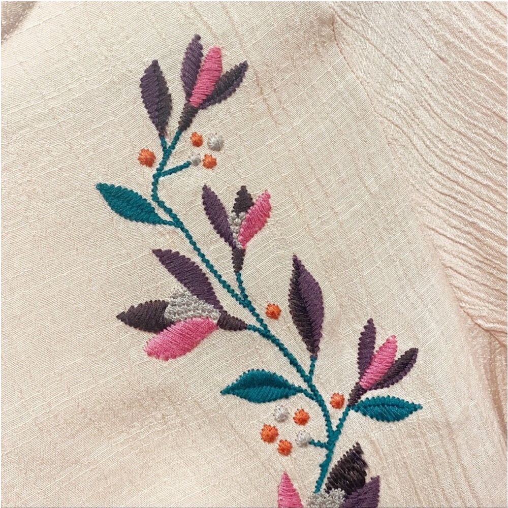 St. John’s Bay Pink Embroidered Boho Blouse Soft Pink Taupe Size Medium - Picture 4 of 13